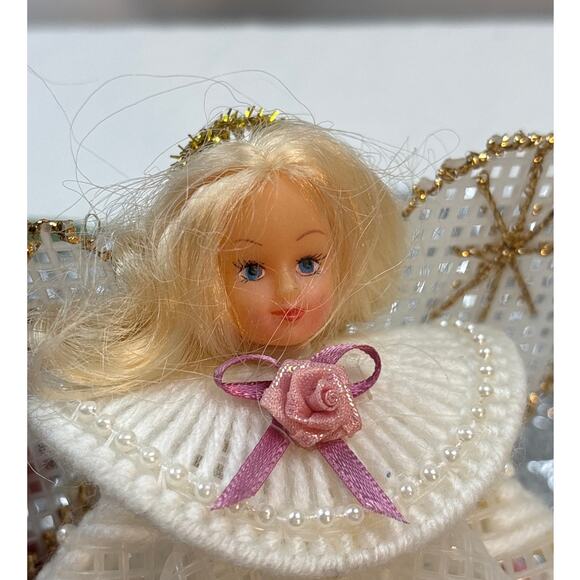 Vintage Christmas Angel Kitschy Needlepoint Plastic Canvas Decoration Figurine - Picture 3 of 7